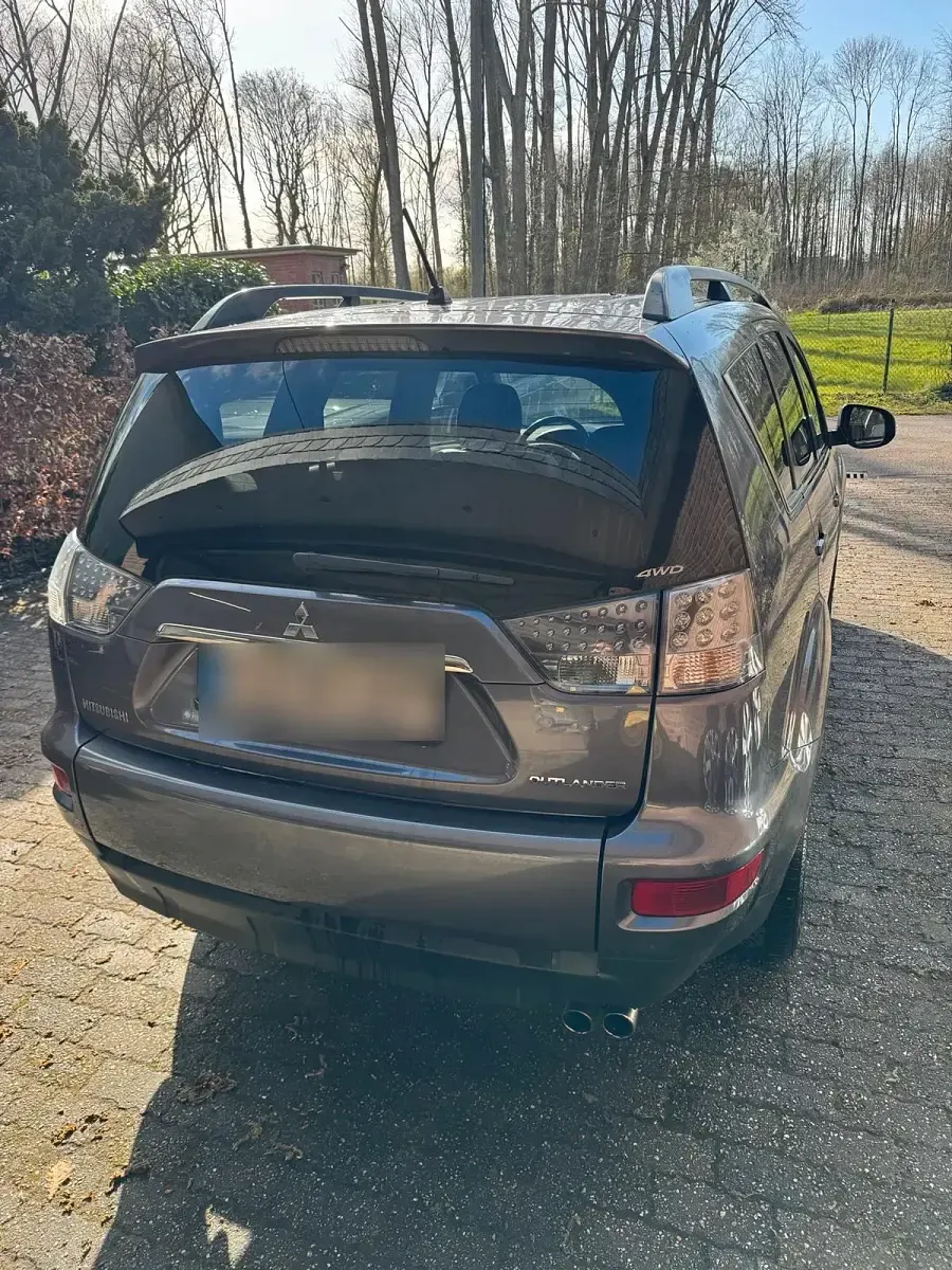 Begagnad Mitsubishi Outlander 177 HK (130 kW) 2012 Grå SUV