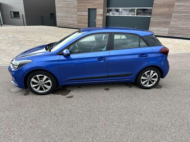 Blau Gebraucht 2018 Hyundai i20 Kleinwagen | 9.200 € (Fairer Preis) - Bild 1/4