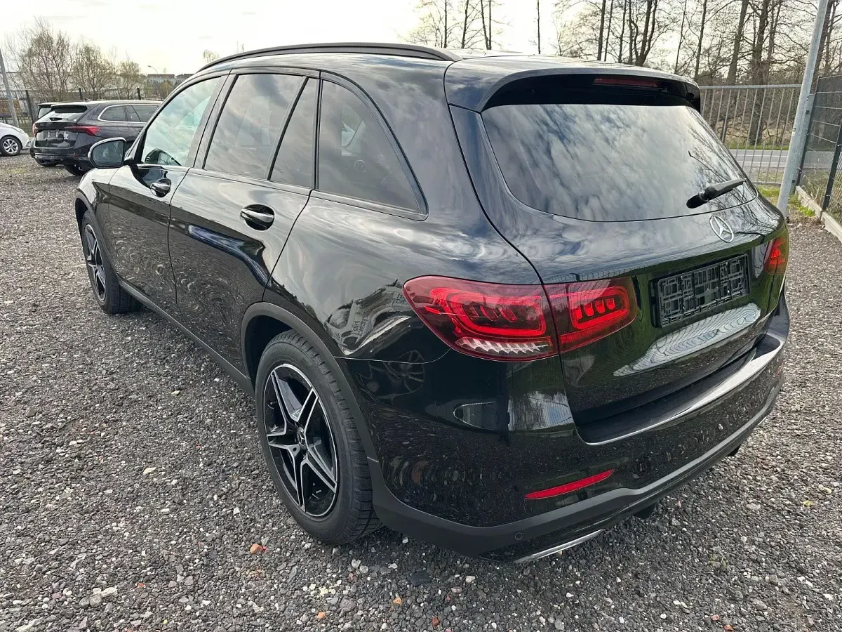 Gebraucht Mercedes GLC300 AMG line 245 PS (180 kW) 2020 Schwarz SUV