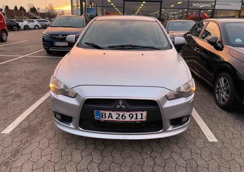 Grau Gebraucht 2011 Mitsubishi Lancer Limousine | 2.200 € (Superpreis) - Bild 1/4
