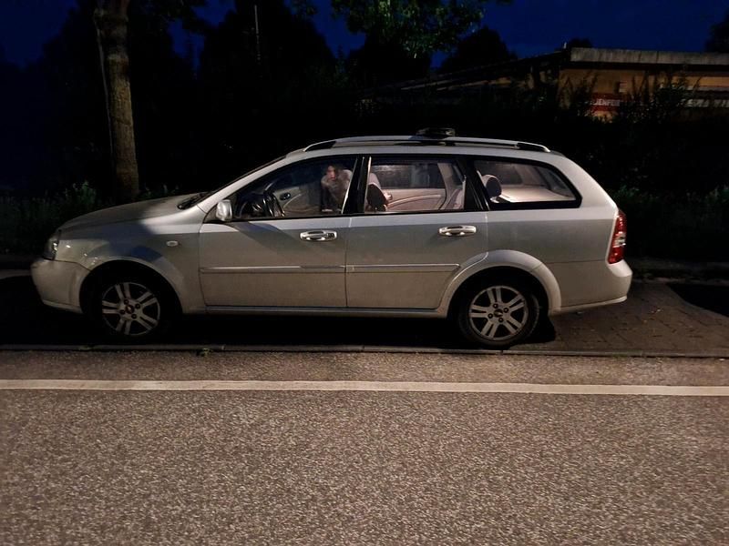 Grau Gebraucht 2006 Chevrolet Nubira Kombi | 900 € (Fairer Preis) - Bild 1/4