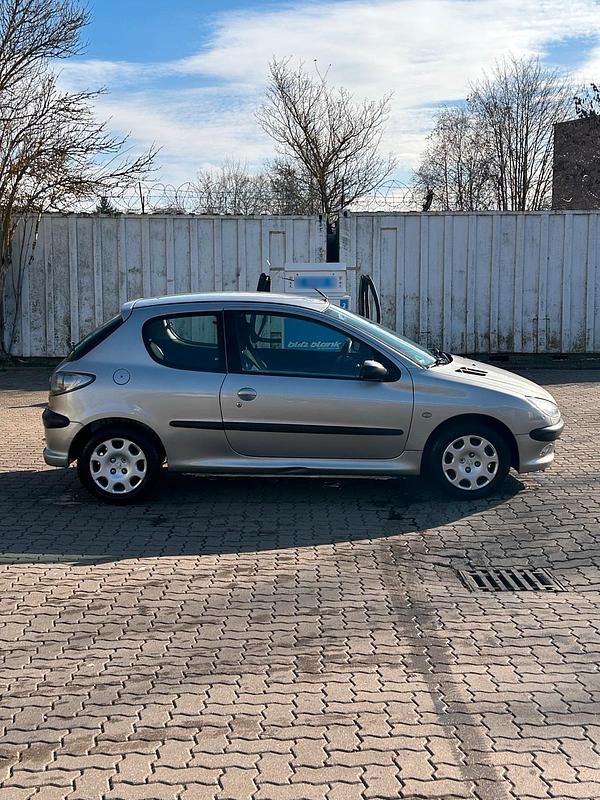 Gebraucht Peugeot 206 75 PS (55 kW) 2005 Kleinwagen