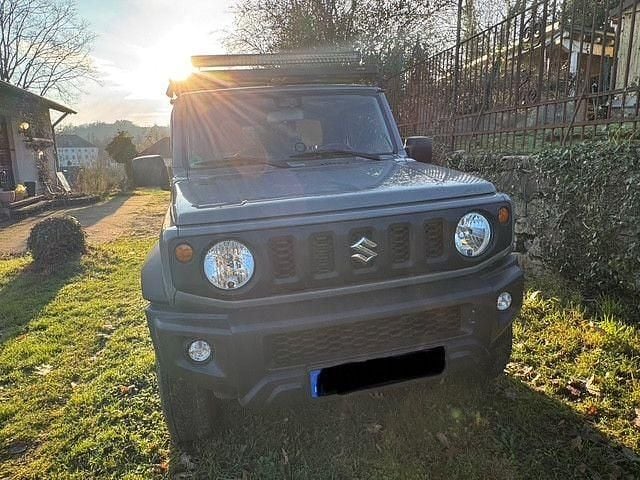 Gebraucht Suzuki Jimny 102 PS (75 kW) 2023 Grau SUV