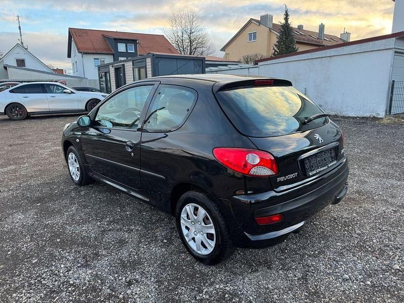 Gebraucht Peugeot 206 73 PS (53 kW) 2012 Schwarz Limousine