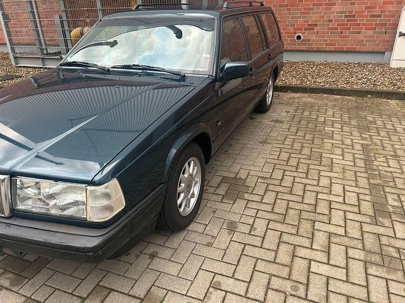 Grün Gebraucht 1995 Volvo 945 Kombi | 12.320 € - Bild 1/4