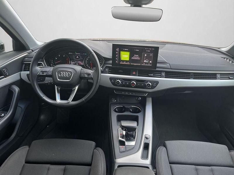 Gebraucht Audi A4 Advanced 163 PS (119 kW) 2023 Brillantschwarz Kombi