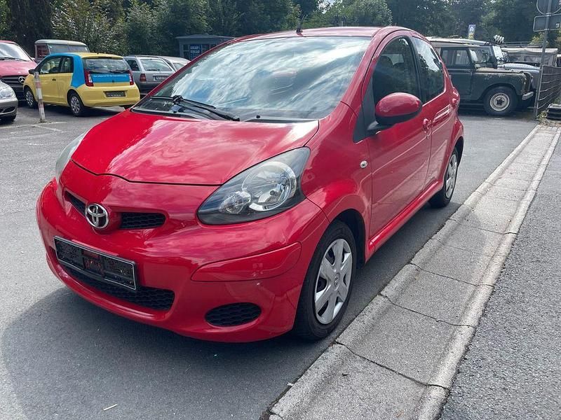 Fire red Gebraucht 2010 Toyota Aygo Cool Kleinwagen | 2.650 € (Fairer Preis) - Bild 1/4