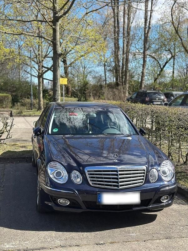 Gebraucht Mercedes E220 180 PS (132 kW) 2007 Blau Limousine