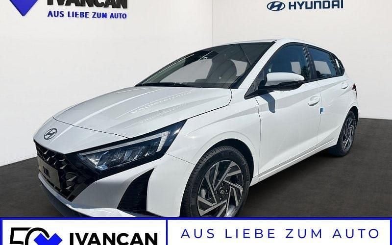Weiß Neu 2025 Hyundai i20 Trend Limousine | 21.790 € (Fairer Preis) - Bild 1/4