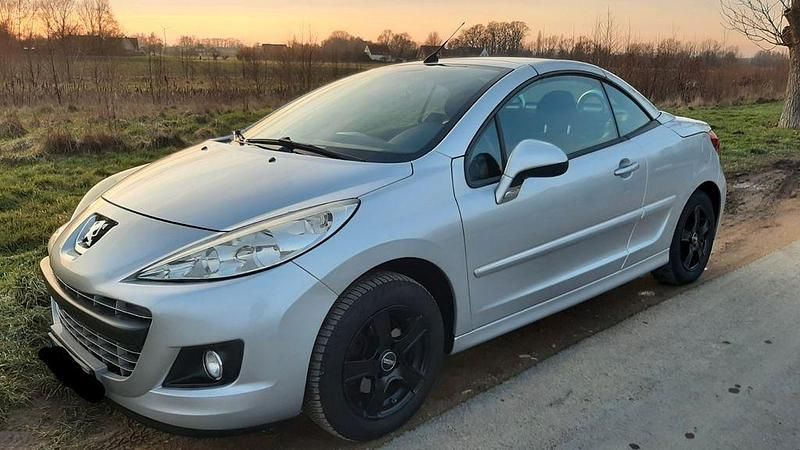 Gebraucht Peugeot 207 CC 111 PS (81 kW) 2011 Silber Cabrio