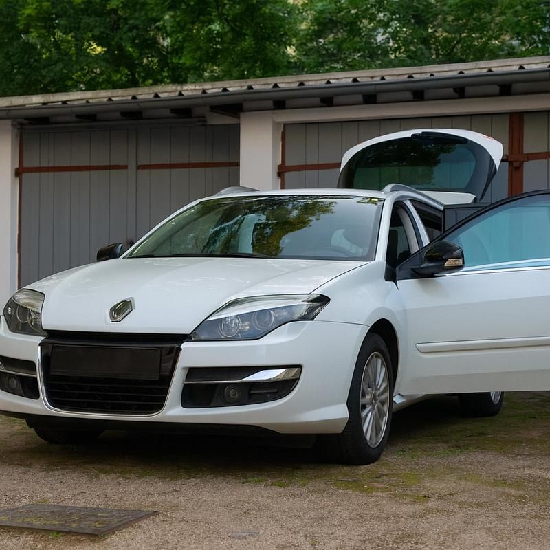 Weiß Gebraucht 2012 Renault Laguna III Kombi | 4.099 € (Fairer Preis) - Bild 1/4