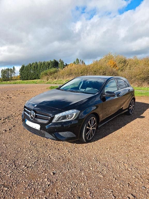 Gebraucht Mercedes A180 Style 122 PS (89 kW) 2015 Schwarz Limousine