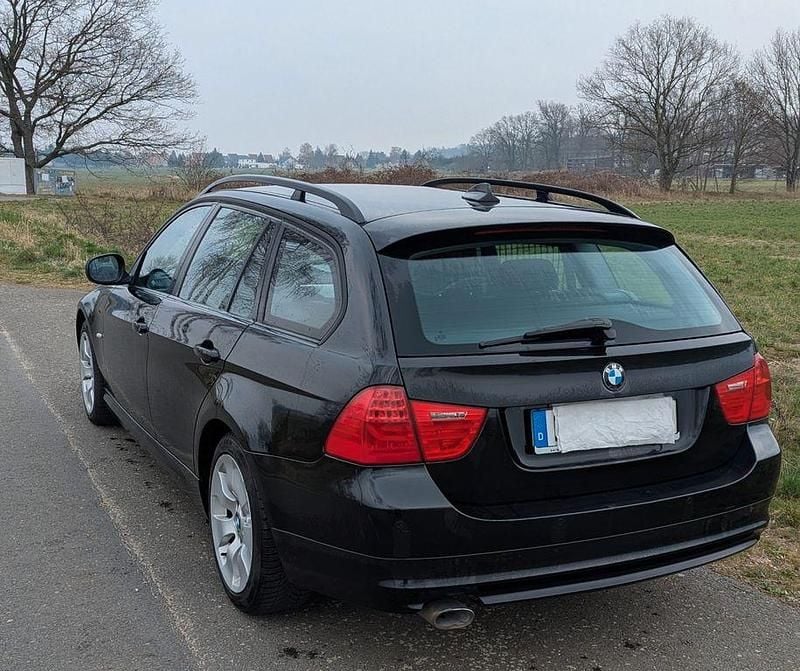 Gebraucht BMW 320 Sport Line 177 PS (130 kW) 2010 Schwarz Kombi