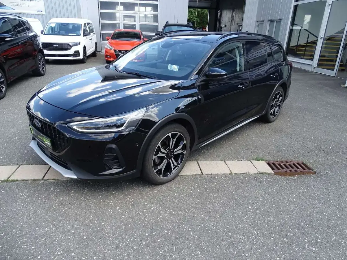 Gebraucht Ford Focus Active X 155 PS (114 kW) 2022 Obsidianschwarz (metallic) Kombi
