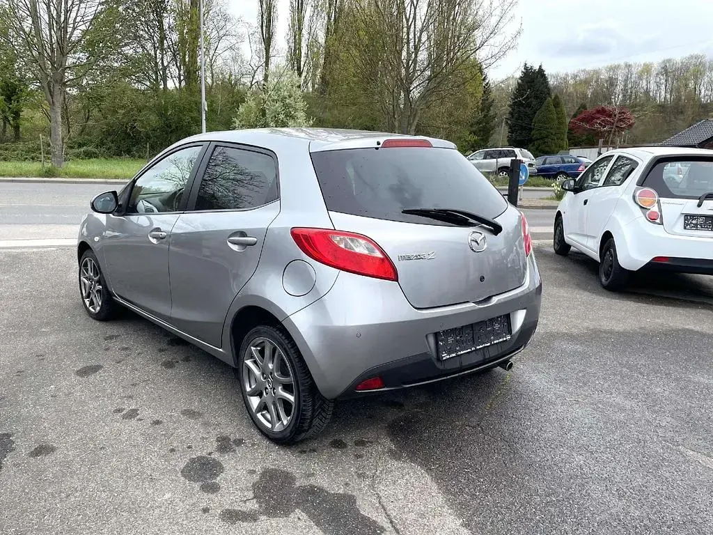 Gebraucht Mazda 2 84 PS (61 kW) 2014 Grau Limousine