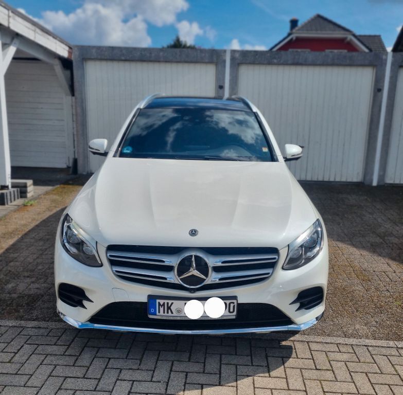 Weiß Gebraucht 2017 Mercedes GLC250 AMG line SUV | 27.500 € (Guter Preis) - Bild 1/4