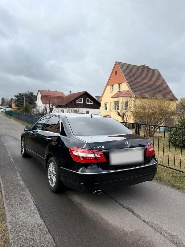 Gebraucht Mercedes E350 231 PS (169 kW) 2011 Schwarz Limousine