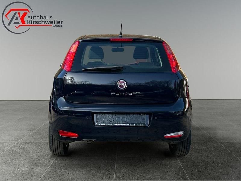 Gebraucht Fiat Punto Lounge 77 PS (56 kW) 2017 Blau Kleinwagen
