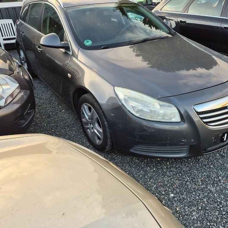 Grau Gebraucht 2009 Opel Insignia Edition Limousine | 2.950 € (Guter Preis) - Bild 1/3