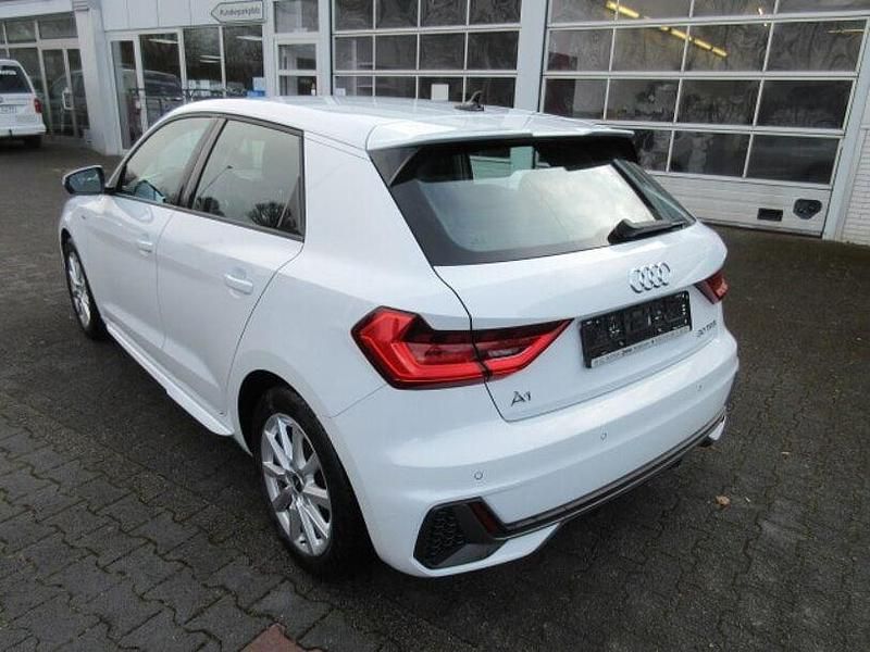Gebraucht Audi A1 110 PS (80 kW) 2021 Gletscherweiß (metallic) Kleinwagen