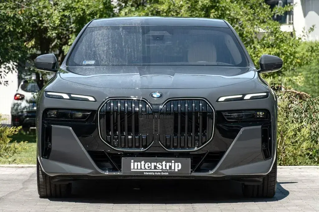 Gebraucht BMW 740 Sport Line 299 PS (219 kW) 2025 Grau Limousine