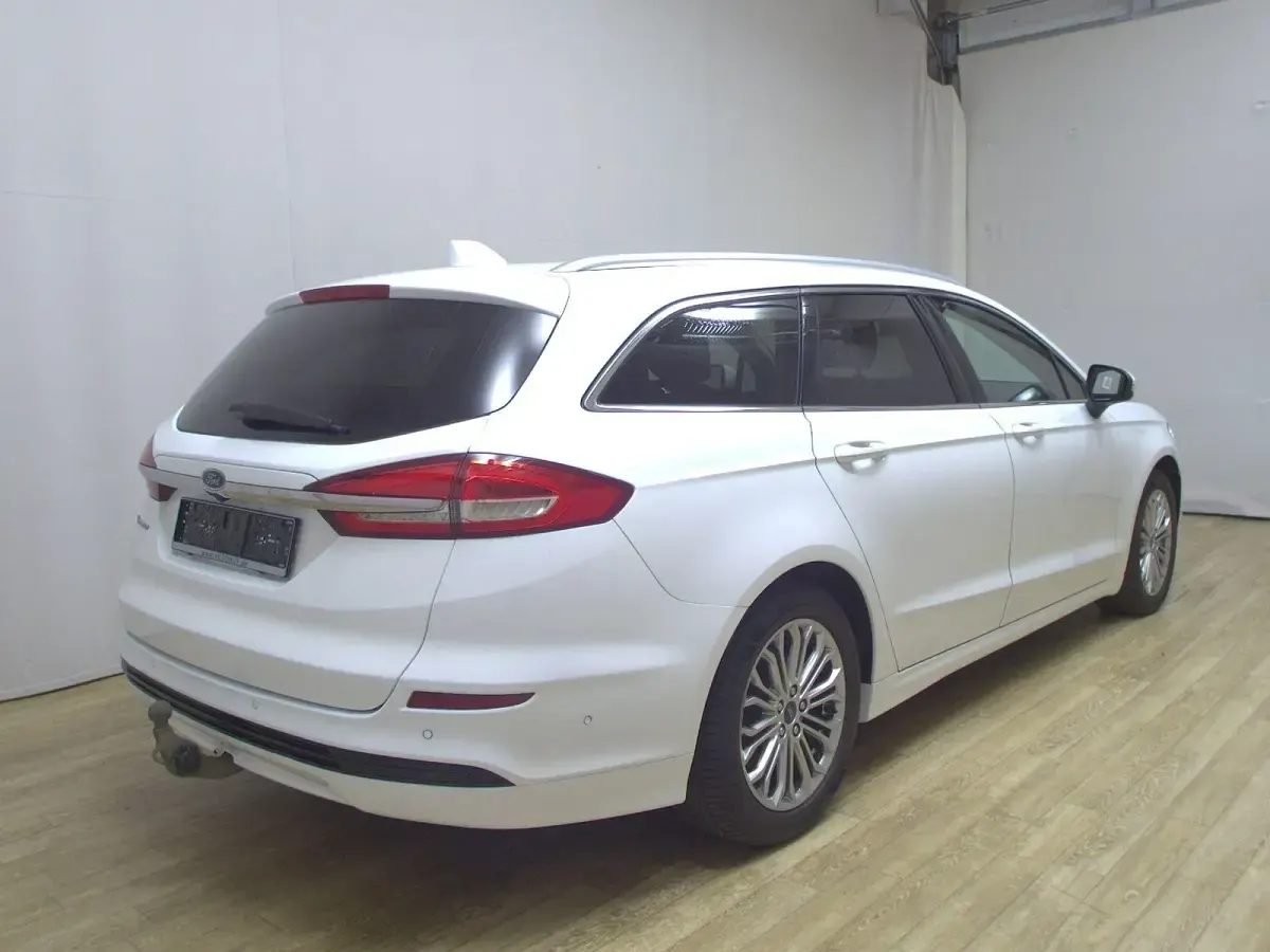 Gebraucht Ford Mondeo Titanium 150 PS (110 kW) 2021 Weiß Kombi