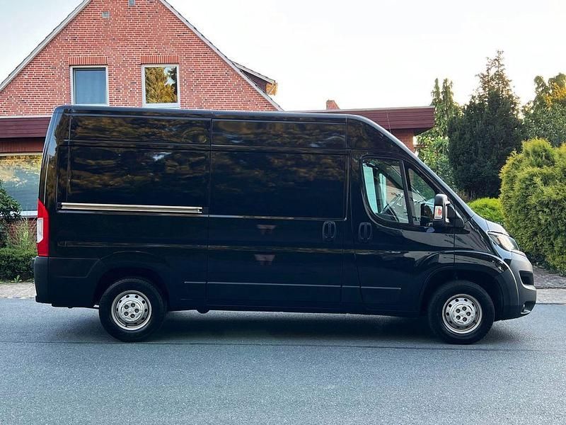 Grau graphito Gebraucht 2018 Peugeot Boxer Avantage Van | 12.999 € (Teuer) - Bild 1/4