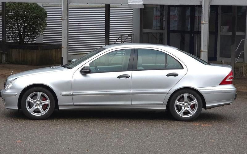 Gebraucht Mercedes C220 Classic 150 PS (110 kW) 2004 Silber Limousine