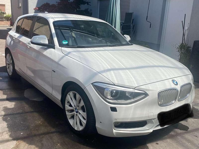 Weiß Gebraucht 2012 BMW 118 Urban Line Kleinwagen | 7.700 € (Fairer Preis) - Bild 1/4