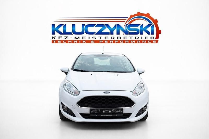 Weiß Gebraucht 2016 Ford Fiesta Kleinwagen | 5.490 € (Fairer Preis) - Bild 1/4