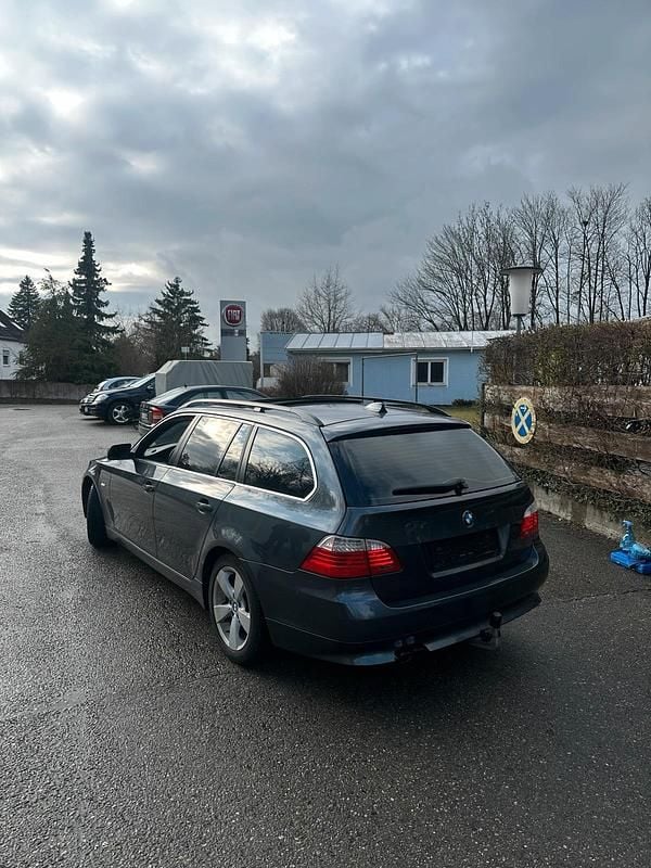 Gebraucht BMW 530 235 PS (172 kW) 2007 Silber Kombi