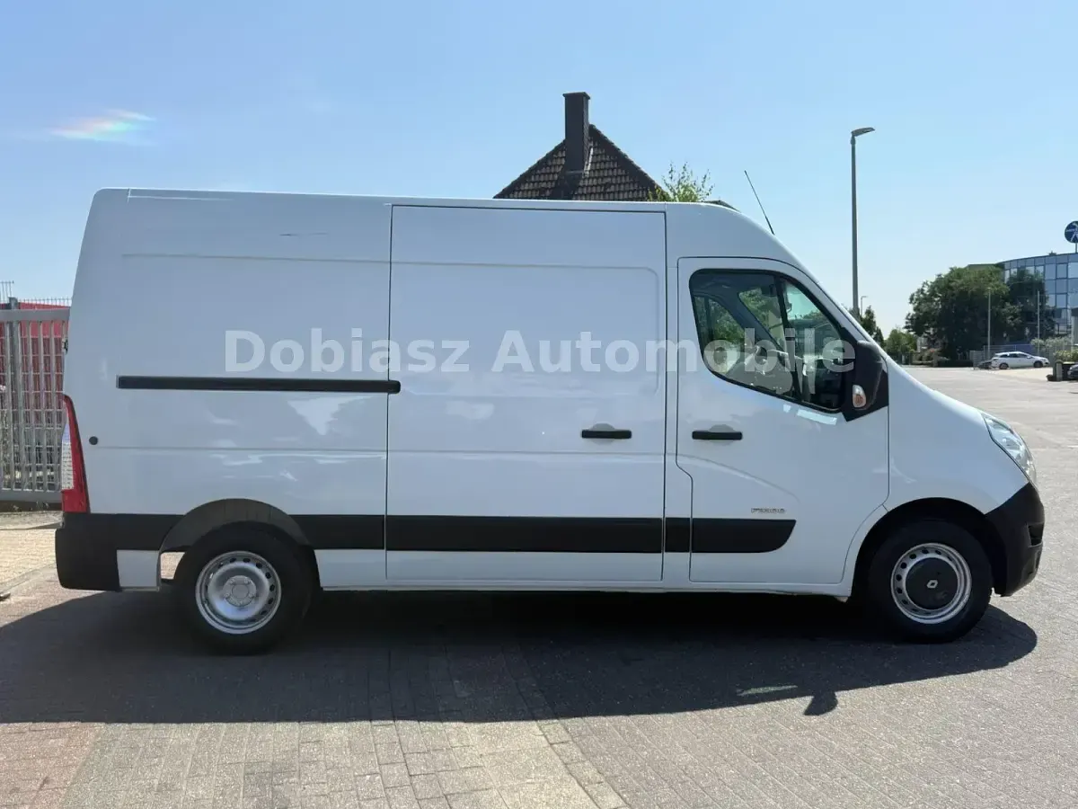 Usado Renault Master 125 HP (91 kW) 2011 Branco Sedan