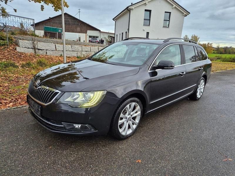 Schwarz Gebraucht 2014 Skoda Superb Exclusive Kombi | 9.500 € (Guter Preis) - Bild 1/4