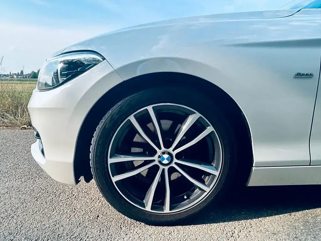 Gebraucht BMW 120 Sport Line 184 PS (135 kW) 2017 Weiß Limousine