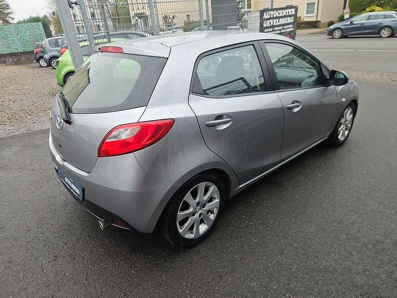Gebraucht Mazda 2 Edition 75 PS (55 kW) 2012 Silber Kleinwagen