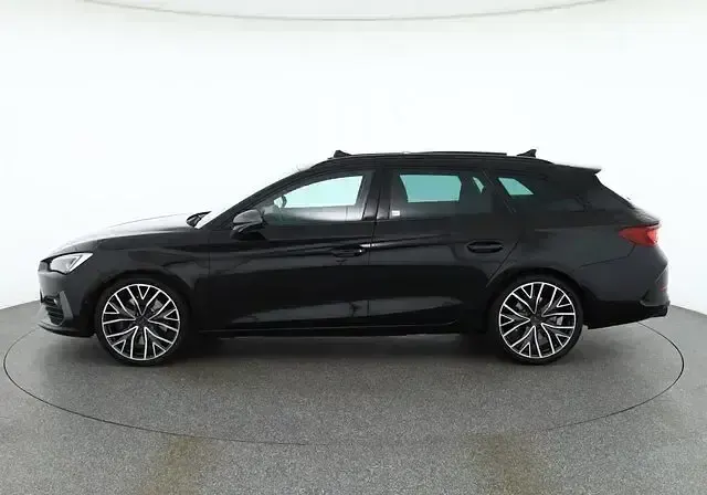 Gebraucht Cupra Leon VZ 333 PS (244 kW) 2024 Mitternachtsschwarz metallic Kombi