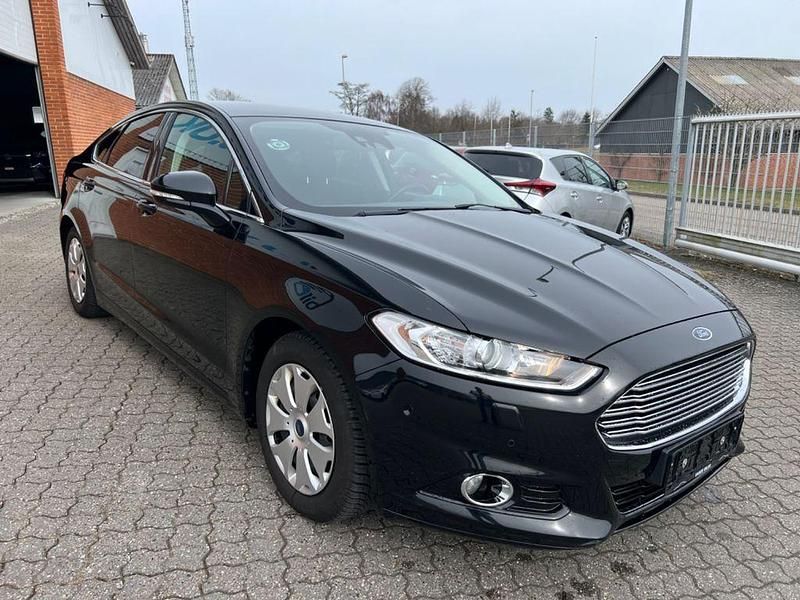 Gebraucht Ford Mondeo Titanium 160 PS (117 kW) 2018 Schwarz Limousine