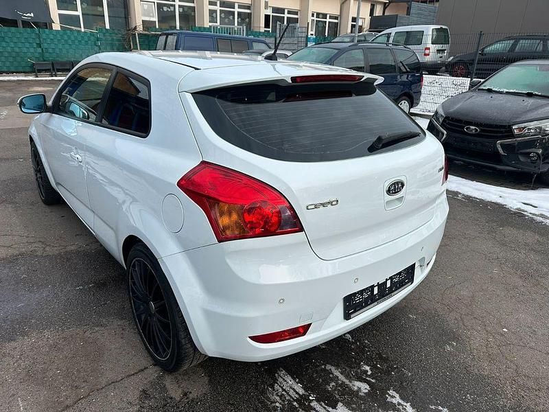 Gebraucht Kia Ceed 116 PS (85 kW) 2011 Weiß Kleinwagen