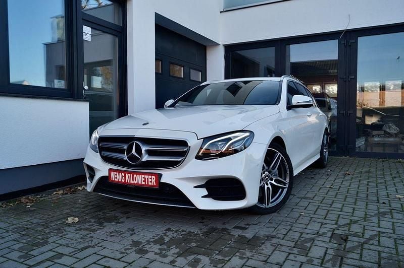 Weiß Gebraucht 2020 Mercedes E300 AMG Limousine | 31.990 € (Superpreis) - Bild 1/4