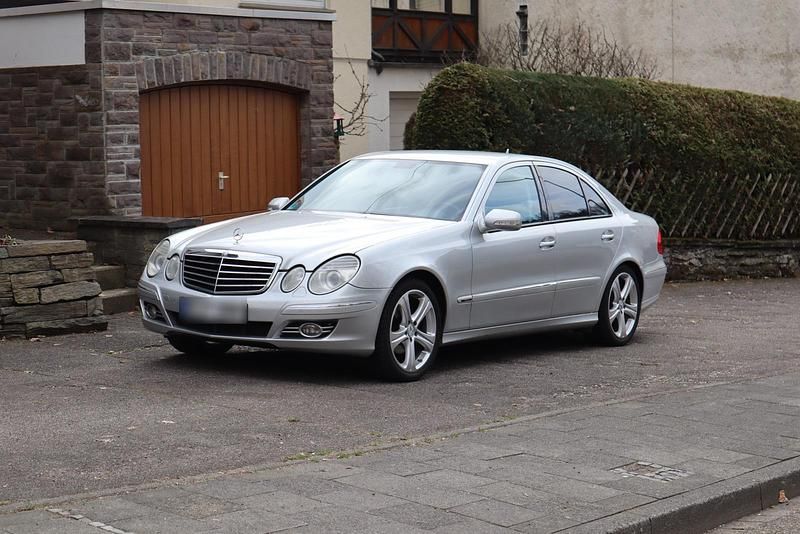Gebraucht Mercedes E320 Avantgarde 224 PS (164 kW) 2006 Silber Limousine
