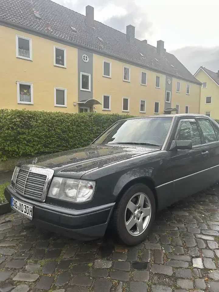 Gebraucht Mercedes E200 118 PS (86 kW) 1990 Braun Limousine