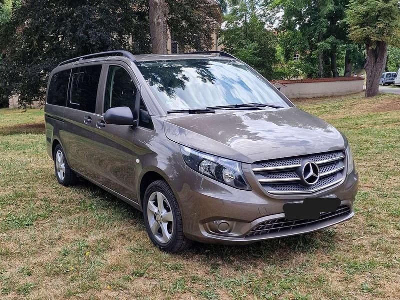 Grau Gebraucht 2017 Mercedes Vito Van / Kleinbus | 27.850 € - Bild 1/4