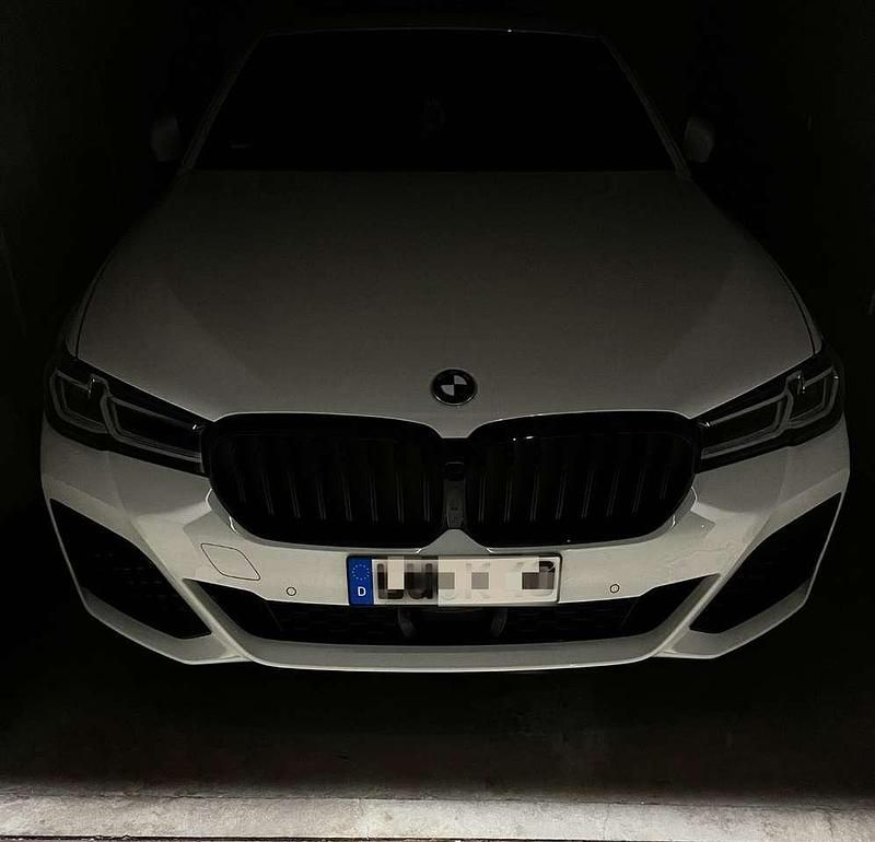 Weiß Gebraucht 2021 BMW 520 Limousine | 36.900 € (Etwas zu teuer) - Bild 1/4
