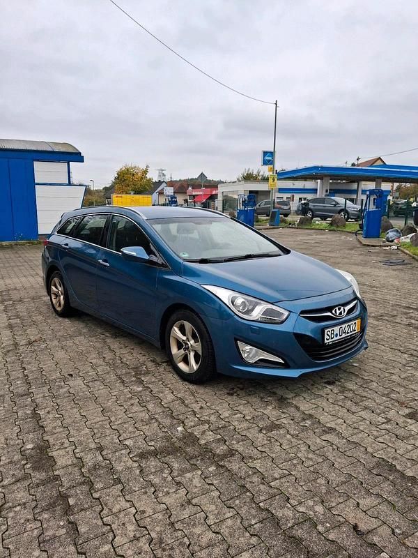 Blau Gebraucht 2013 Hyundai i40 Kombi | 8.900 € (Fairer Preis) - Bild 1/4