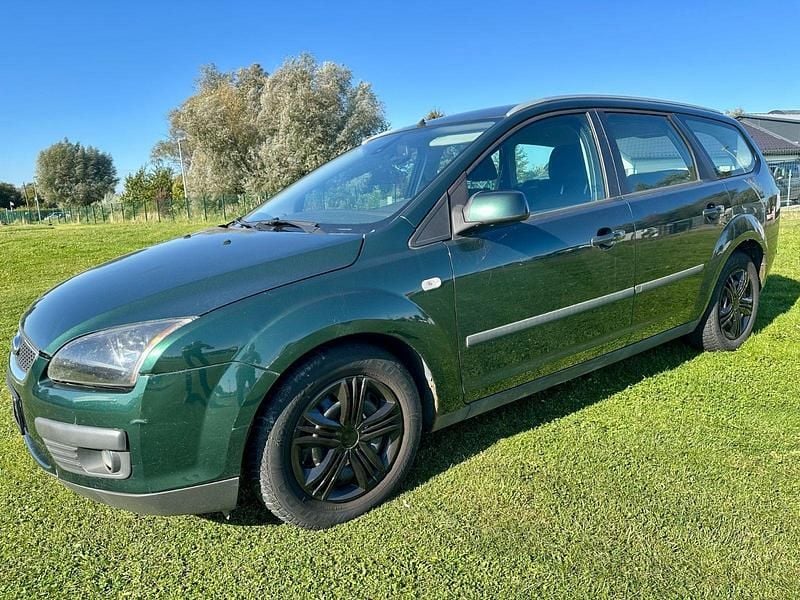 Grün Gebraucht 2006 Ford Focus Style Kombi | 999 € (Guter Preis) - Bild 1/4