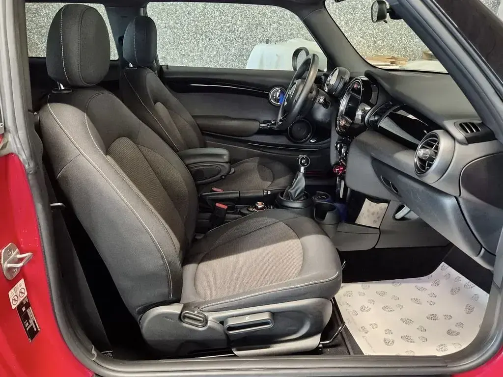 Używany Mini Cooper 136 KM (100 kW) 2020 Czerwony Hatchback