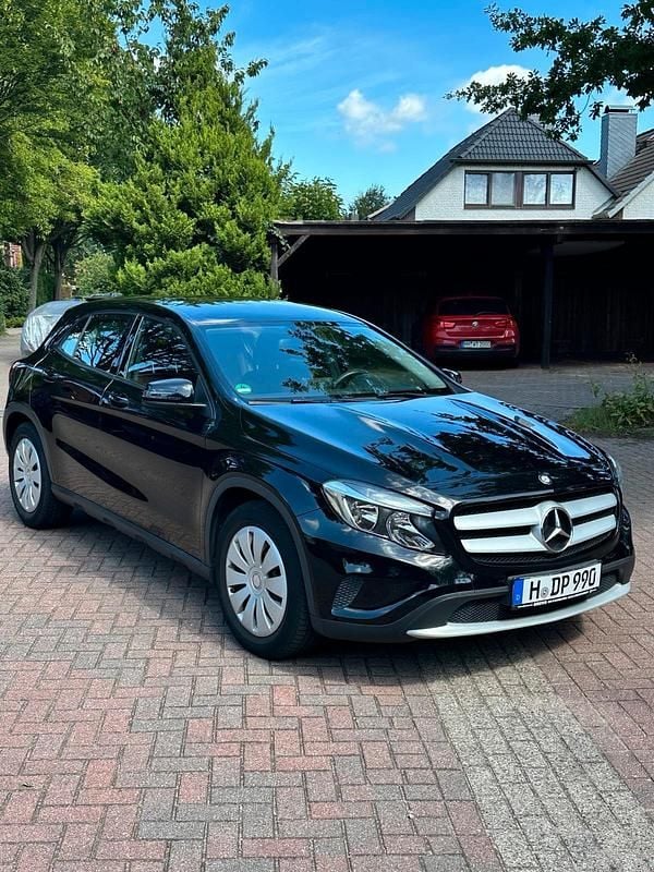 Gebraucht Mercedes GLA180 122 PS (89 kW) 2015 Schwarz SUV
