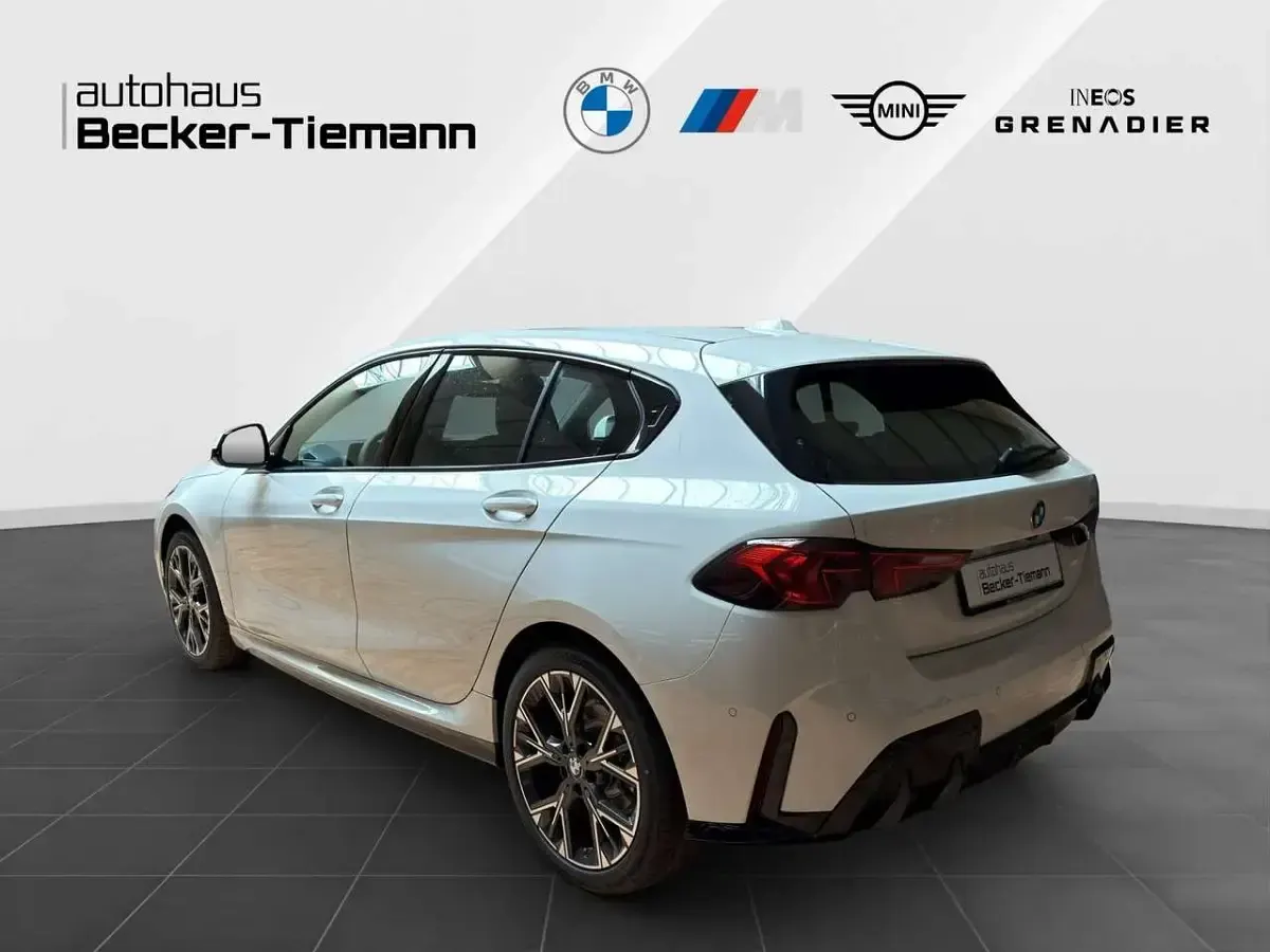 Nowe BMW 116 Exclusive 122 KM (89 kW) 2025 Biały Hatchback