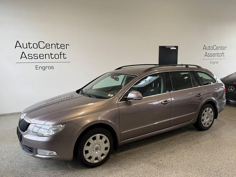Gebraucht Skoda Superb Ambition 125 PS (91 kW) 2010 Grau Kombi