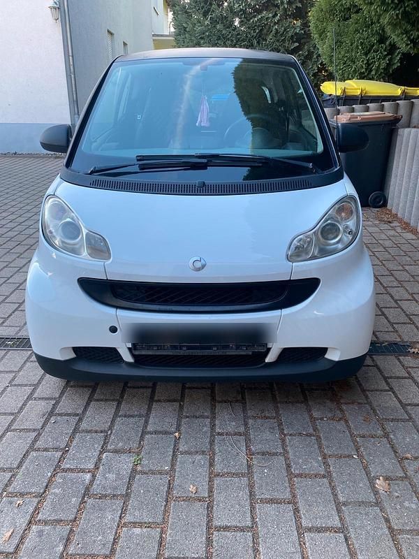 Weiß Gebraucht 2009 Smart ForTwo Coupé Coupé | 2.200 € (Fairer Preis) - Bild 1/4